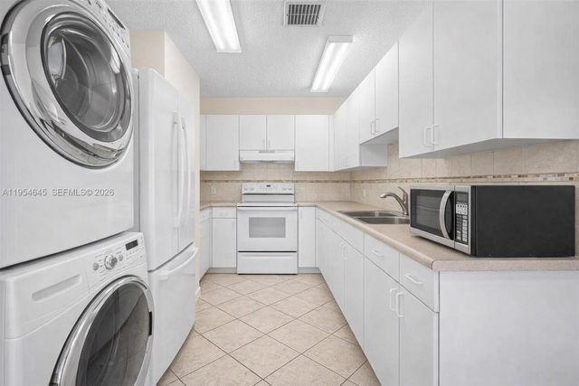 1521 NW 18th Avenue 101, Delray Beach, FL 33445