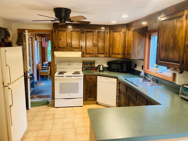 102 Sanborn Road, East Kingston, NH 03827