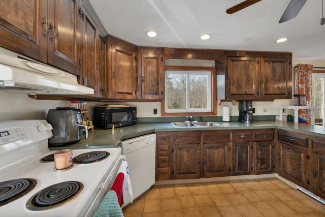 102 Sanborn Road, East Kingston, NH 03827