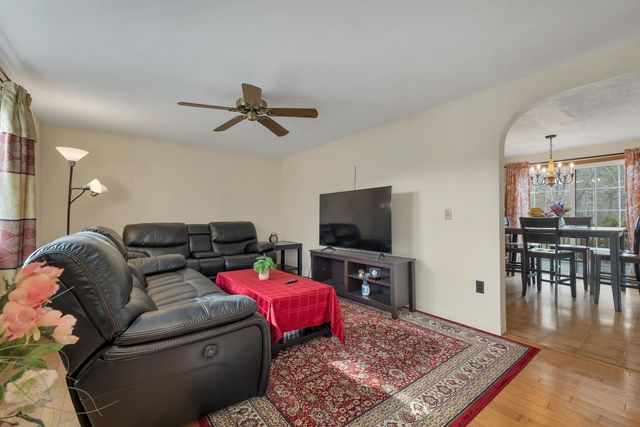 102 Sanborn Road, East Kingston, NH 03827