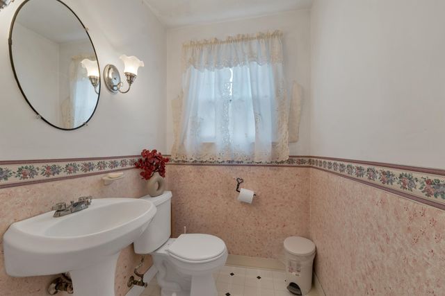 102 Sanborn Road, East Kingston, NH 03827