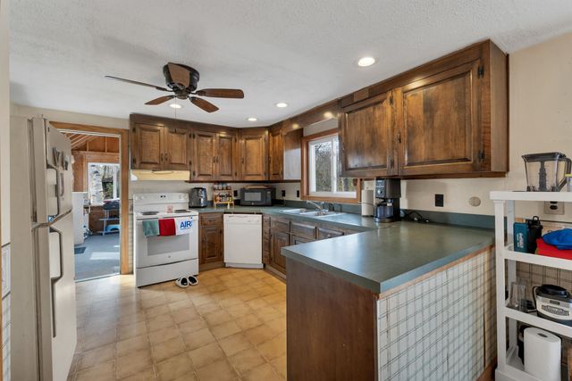 102 Sanborn Road, East Kingston, NH 03827