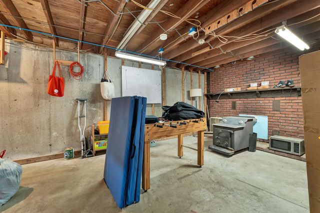 102 Sanborn Road, East Kingston, NH 03827