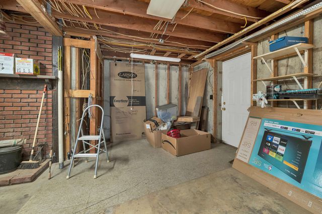 102 Sanborn Road, East Kingston, NH 03827