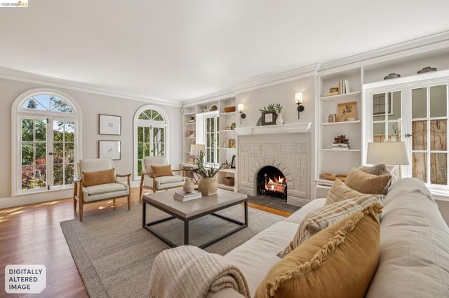 900 Rosemount Rd, Oakland, CA 94610