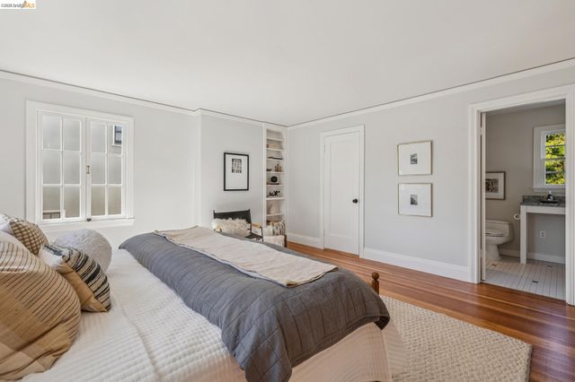 900 Rosemount Rd, Oakland, CA 94610