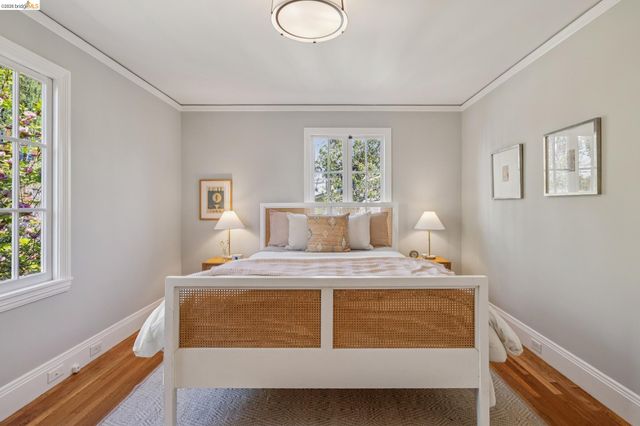 900 Rosemount Rd, Oakland, CA 94610