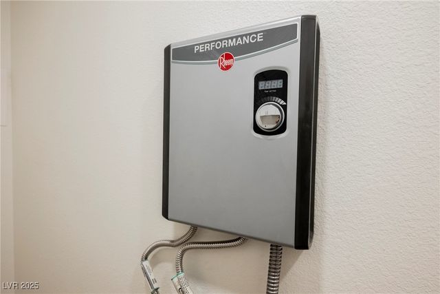 861 East Valiant Avenue, Pahrump, NV 89060