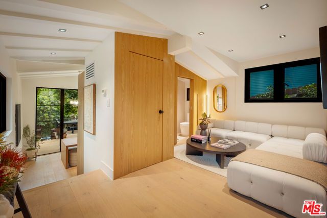 8631 Lookout Mountain Avenue, Los Angeles, CA 90046