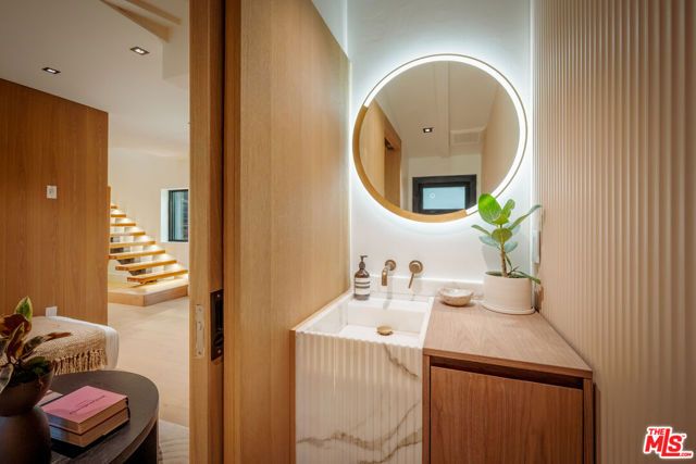 8631 Lookout Mountain Avenue, Los Angeles, CA 90046