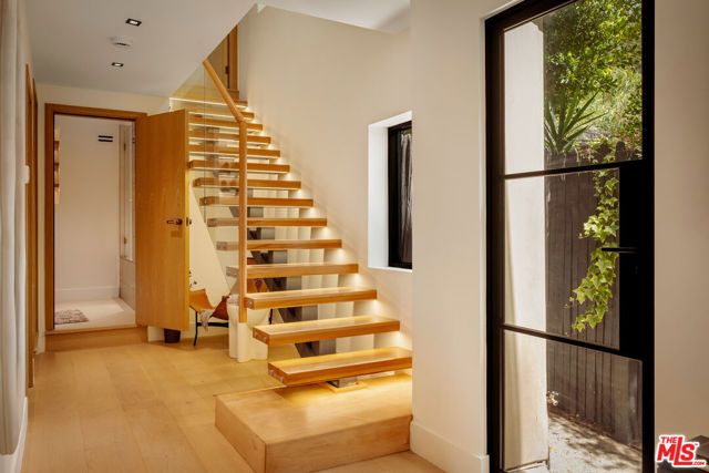 8631 Lookout Mountain Avenue, Los Angeles, CA 90046