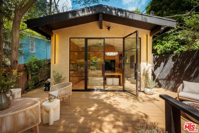 8631 Lookout Mountain Avenue, Los Angeles, CA 90046