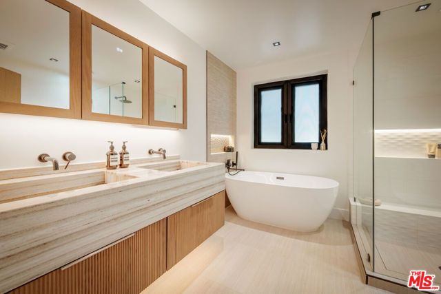 8631 Lookout Mountain Avenue, Los Angeles, CA 90046