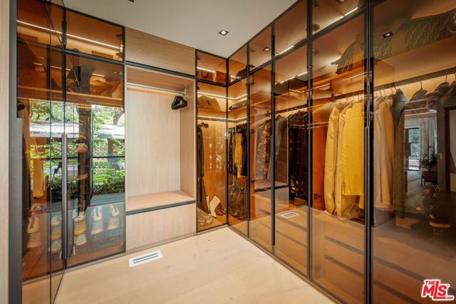 8631 Lookout Mountain Avenue, Los Angeles, CA 90046