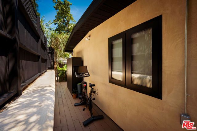 8631 Lookout Mountain Avenue, Los Angeles, CA 90046