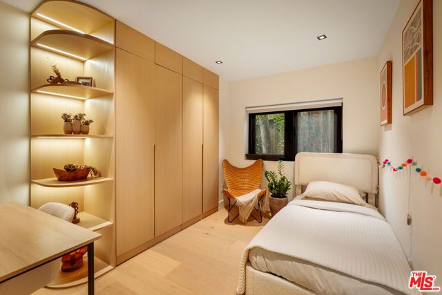 8631 Lookout Mountain Avenue, Los Angeles, CA 90046