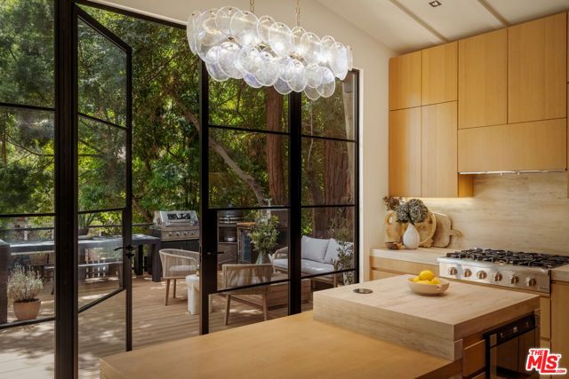 8631 Lookout Mountain Avenue, Los Angeles, CA 90046