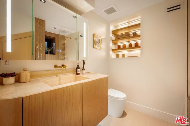 8631 Lookout Mountain Avenue, Los Angeles, CA 90046