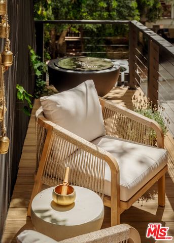 8631 Lookout Mountain Avenue, Los Angeles, CA 90046