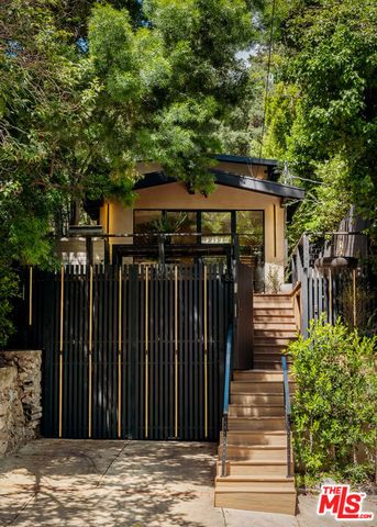 8631 Lookout Mountain Avenue, Los Angeles, CA 90046