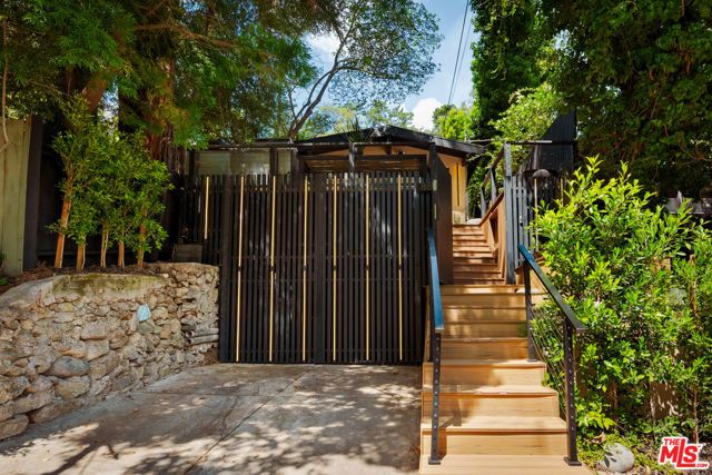 8631 Lookout Mountain Avenue, Los Angeles, CA 90046
