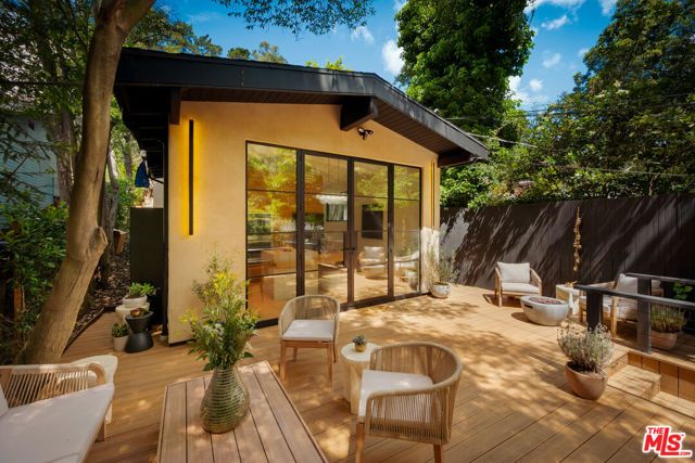 8631 Lookout Mountain Avenue, Los Angeles, CA 90046