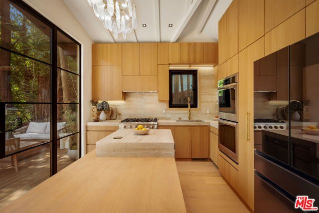 8631 Lookout Mountain Avenue, Los Angeles, CA 90046