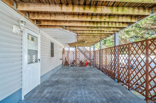 299 Seminole Street, Ronkonkoma, NY 11779