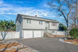 299 Seminole Street, Ronkonkoma, NY 11779