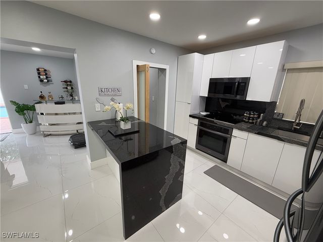 380 W 41st ST, Hialeah, FL 33182