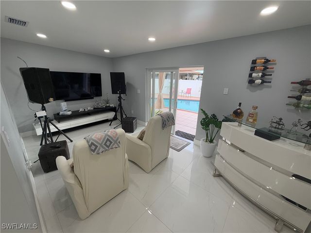 380 W 41st ST, Hialeah, FL 33182