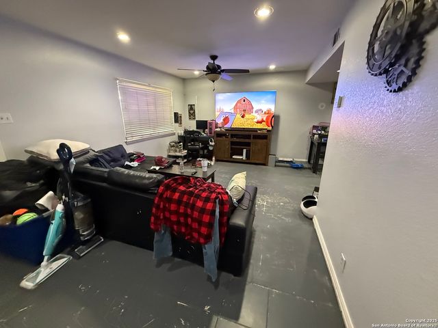 10807 Crown View, San Antonio, TX 78239