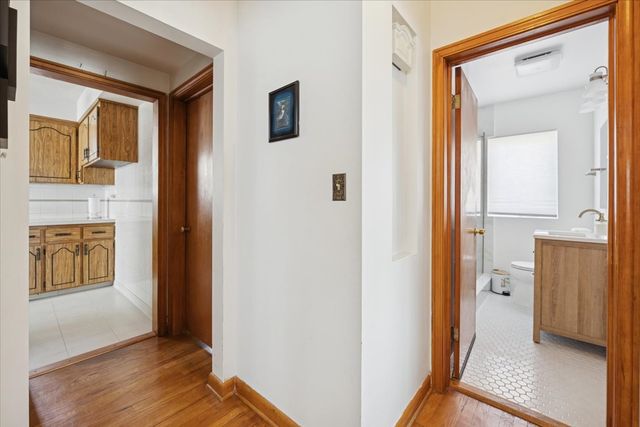 8106 N Harlem Avenue, Niles, IL 60714