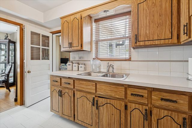 8106 N Harlem Avenue, Niles, IL 60714