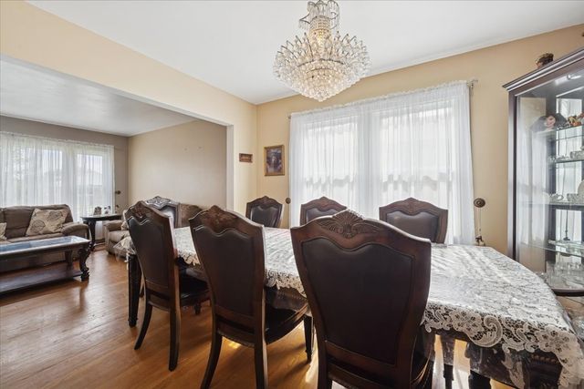 8106 N Harlem Avenue, Niles, IL 60714