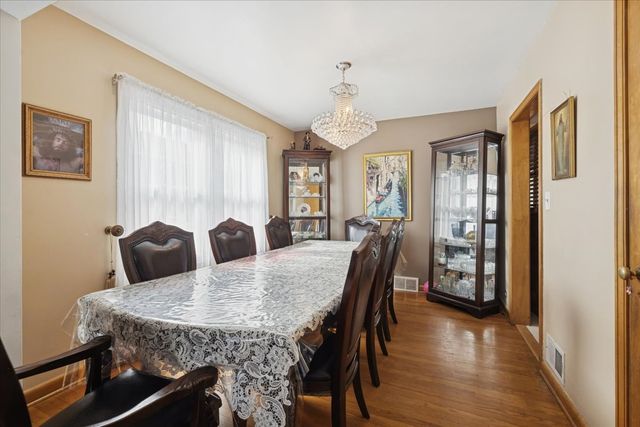 8106 N Harlem Avenue, Niles, IL 60714