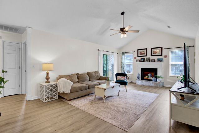 212 Thames Avenue, Summerville, SC 29485