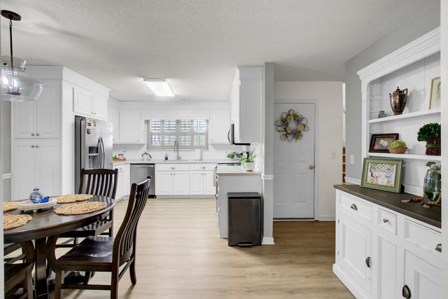 212 Thames Avenue, Summerville, SC 29485