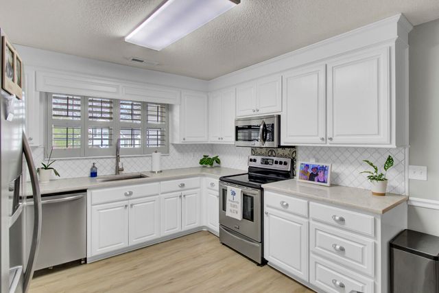 212 Thames Avenue, Summerville, SC 29485