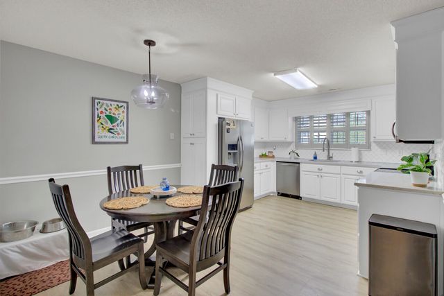 212 Thames Avenue, Summerville, SC 29485