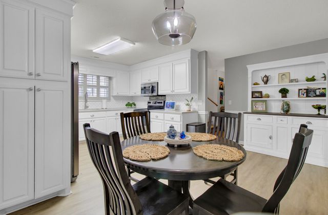 212 Thames Avenue, Summerville, SC 29485