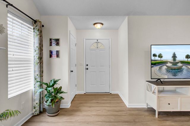 212 Thames Avenue, Summerville, SC 29485