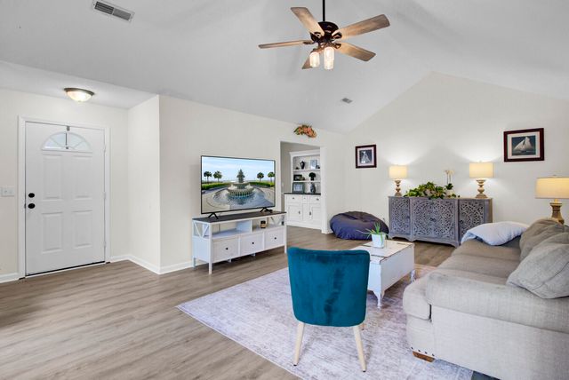 212 Thames Avenue, Summerville, SC 29485