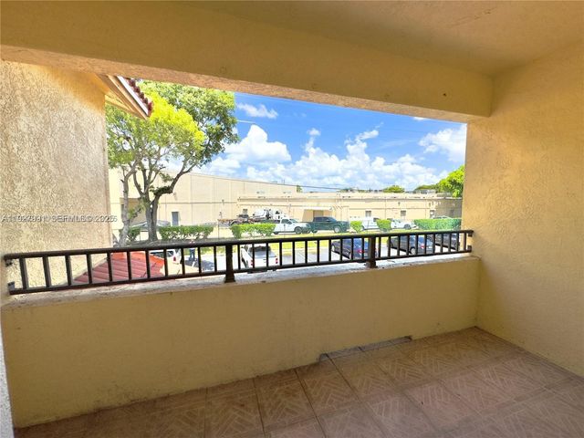 704 Belmont Ln 704, North Lauderdale, FL 33068