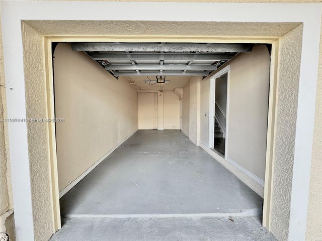 704 Belmont Ln 704, North Lauderdale, FL 33068