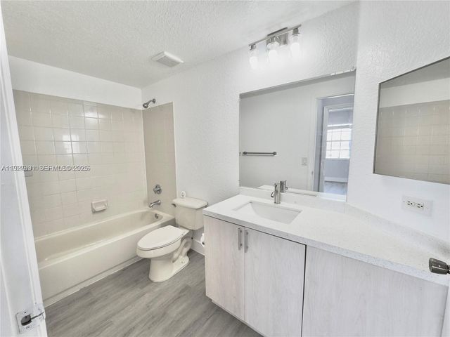 704 Belmont Ln 704, North Lauderdale, FL 33068