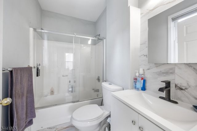 37 Harris St, Haledon Boro, NJ 07508