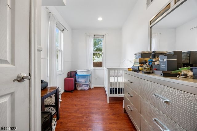 37 Harris St, Haledon Boro, NJ 07508