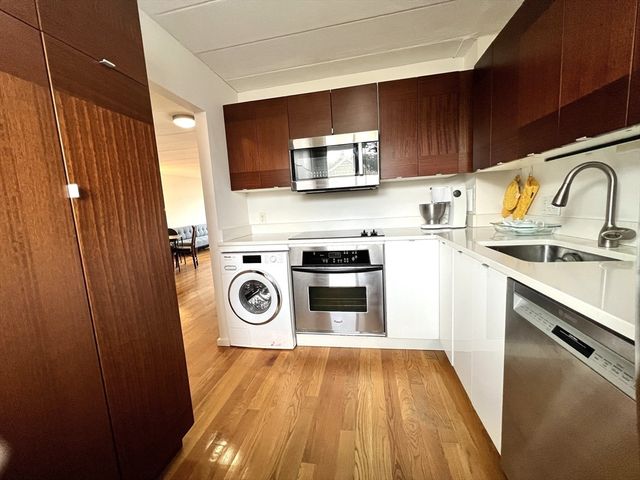 345 Harvard St 4E, Cambridge, MA 02138