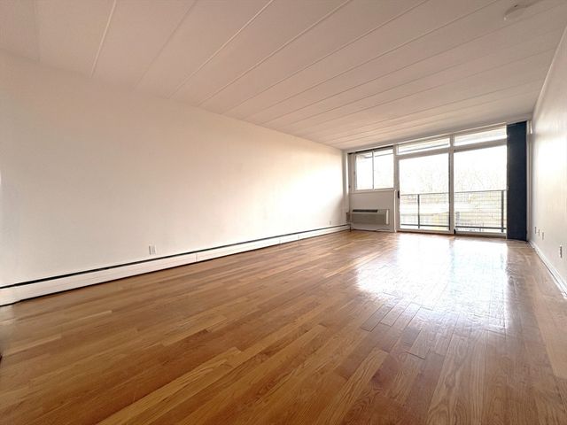 345 Harvard St 4E, Cambridge, MA 02138